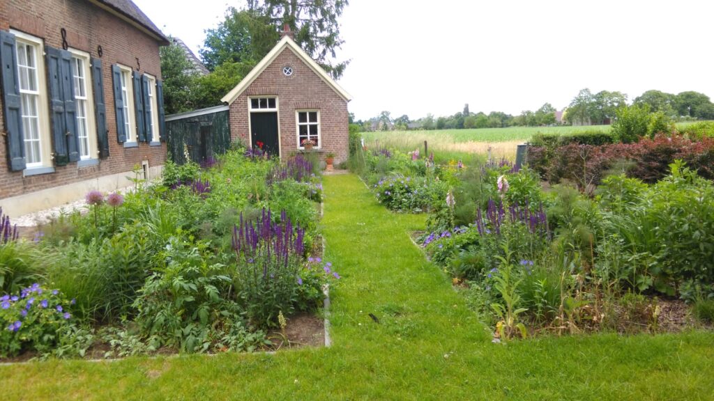 Tuin bij boerderij in Vierakker 2018